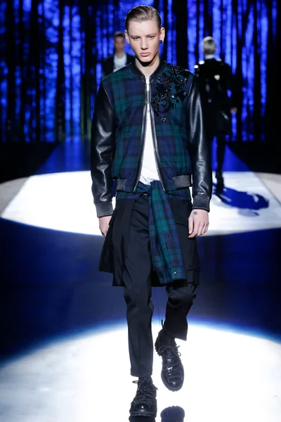 Look 30